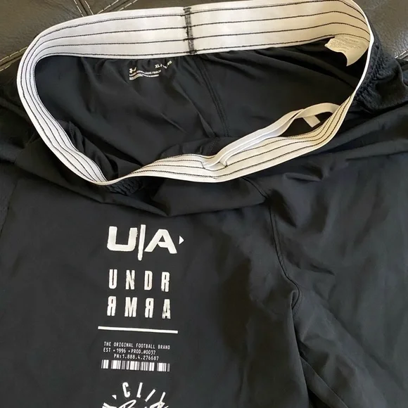 Under Armour Knit Performance Training Shorts in Black - Picture 2 of 3